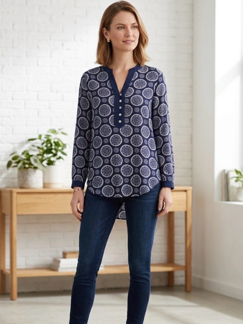 Michael Kors Navy White Medallion Geometric V-Neck Roll Tab Sleeve Blouse Small